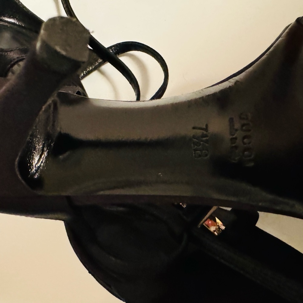 Gucci Black High-Heeled Sandals with T-Strap - Picture 5 of 10